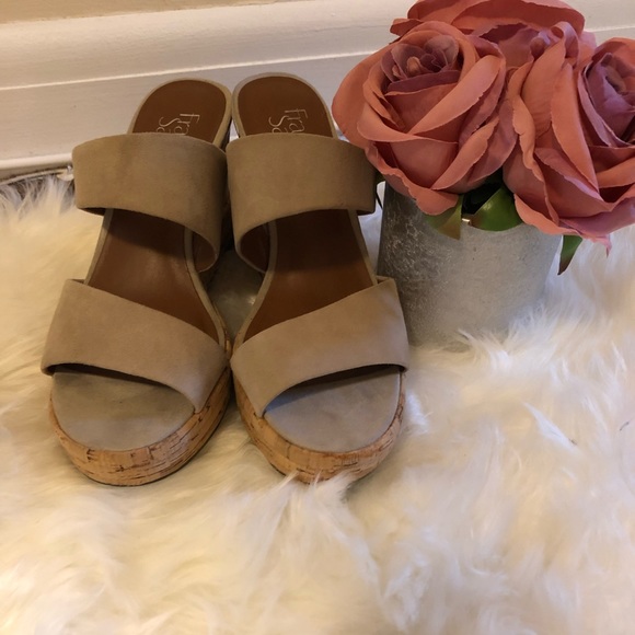 Tan wedge sandals - Picture 2 of 4